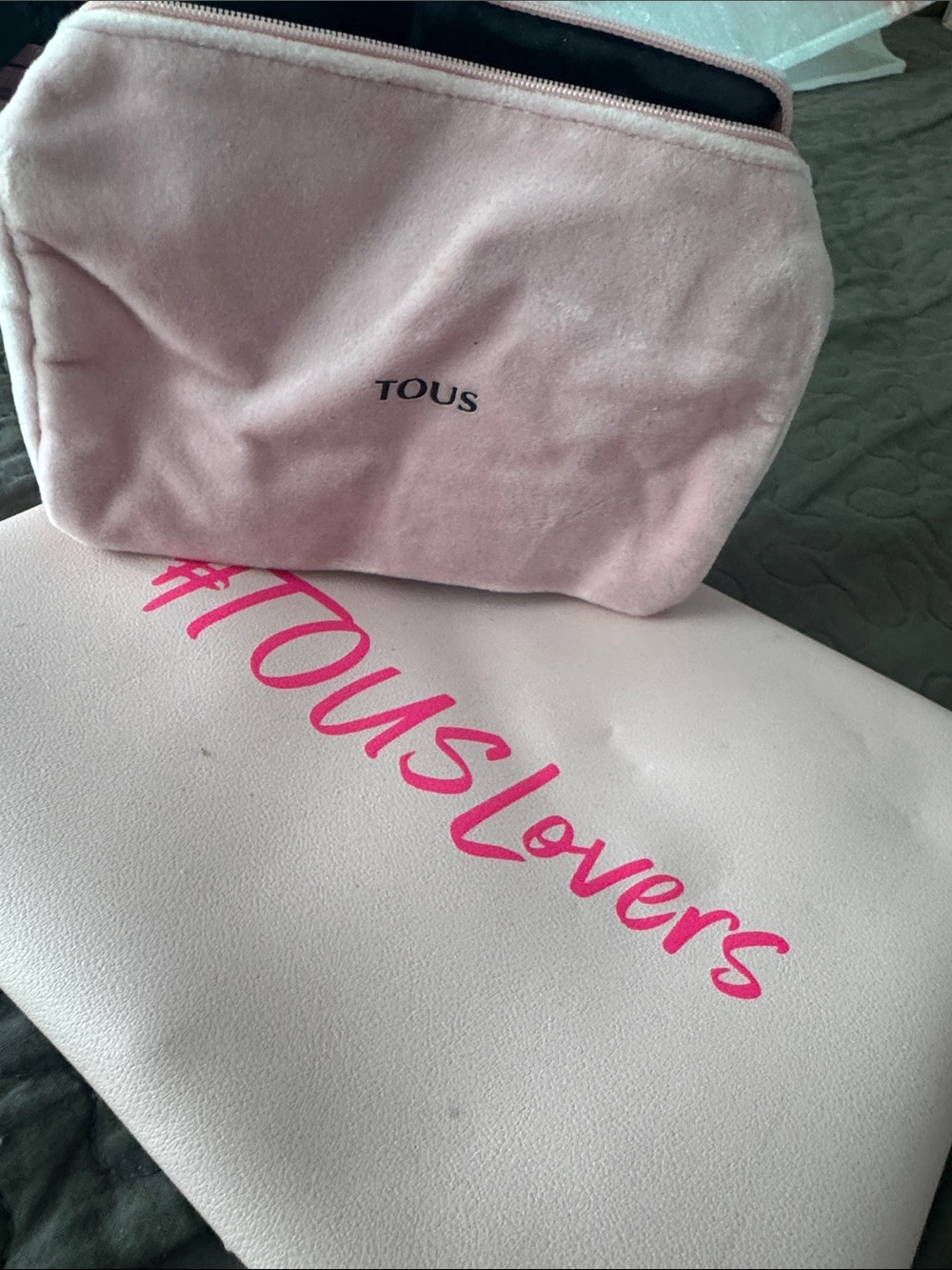 TOUS Pale Pink Velvet Makeup Pouch with Logo - Picture 3 of 3